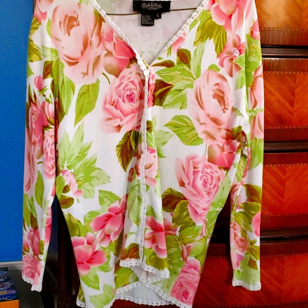 Floral light sweater,  button up